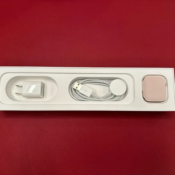 Series 5 Apple Watch - Rose Gold + 3 bands - Picture 9 of 13